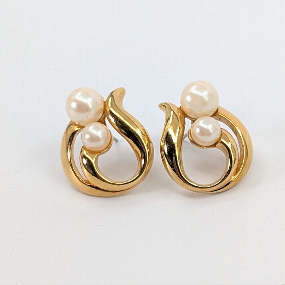 Vintage Avon Earrings Faux‎ Pearl Gold Tone Swirl Classic Timeless